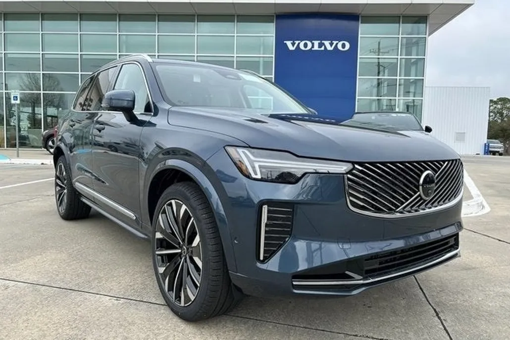 2025 Volvo XC90 photo 1