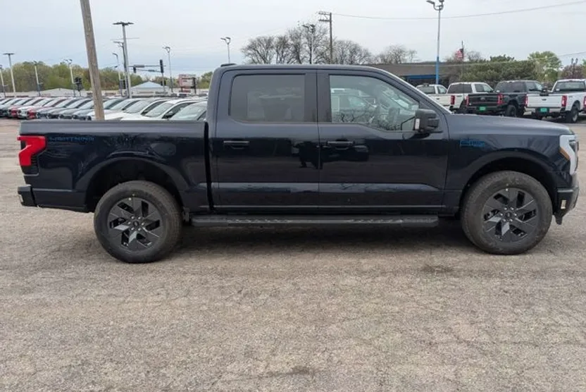 2025 Ford F-150 Lightning photo 1