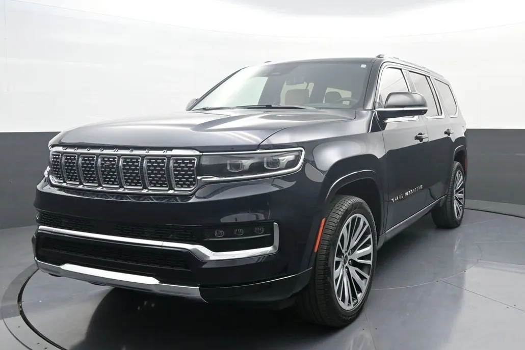 2023 Jeep Grand Wagoneer III photo 1