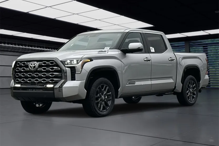 2025 Toyota Tundra Platinum CrewMax photo 1