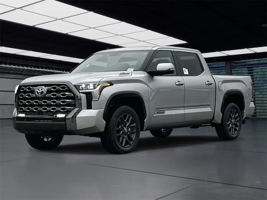 2025 Toyota Tundra Platinum CrewMax photo 1