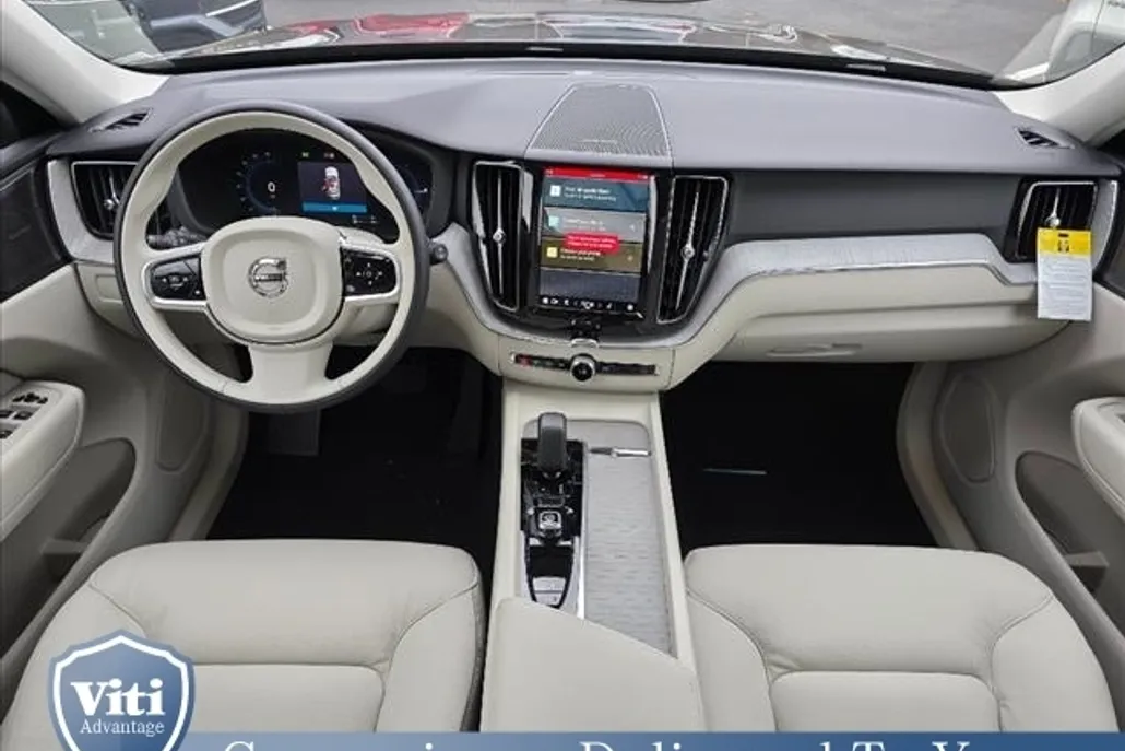 2025 Volvo XC60 T8 Plus photo 1