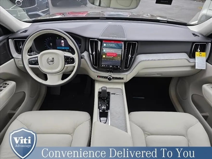 2025 Volvo XC60 T8 Plus photo 1