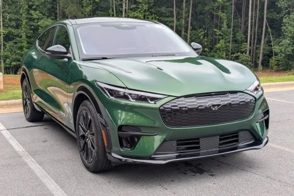 2025 Ford Mustang Mach-E Premium photo 1