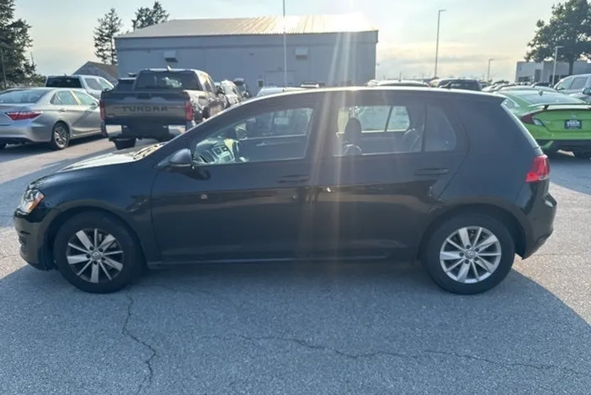2016 Volkswagen Golf TSI S photo 1