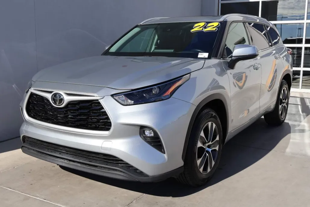 2022 Toyota Highlander XLE photo 1