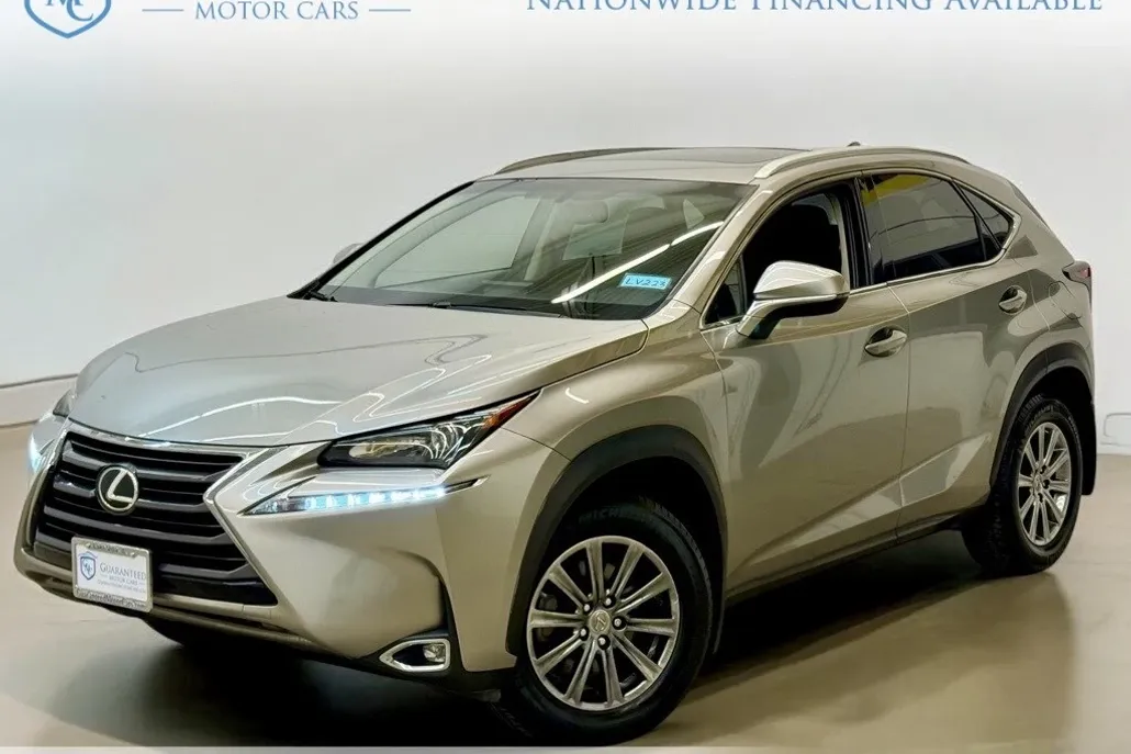 2017 Lexus NX 200t Luxury photo 1