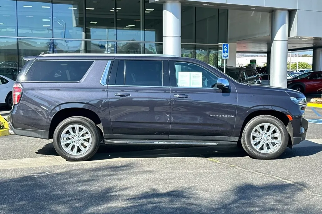 2023 Chevrolet Suburban Premier photo 1