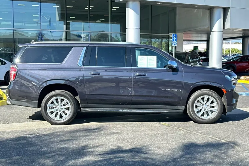 2023 Chevrolet Suburban Premier photo 1