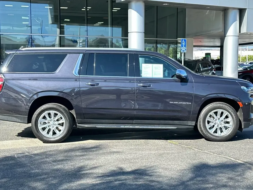 2023 Chevrolet Suburban Premier photo 1