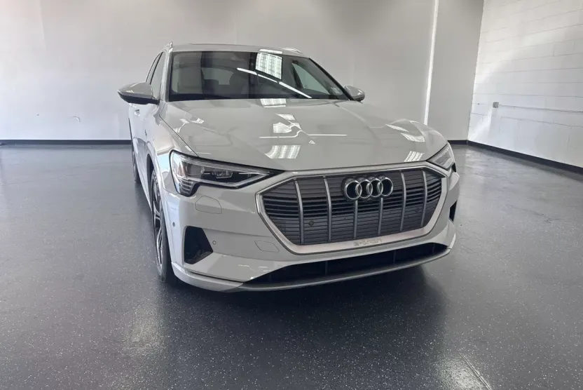 2022 Audi e-tron Premium Plus photo 1