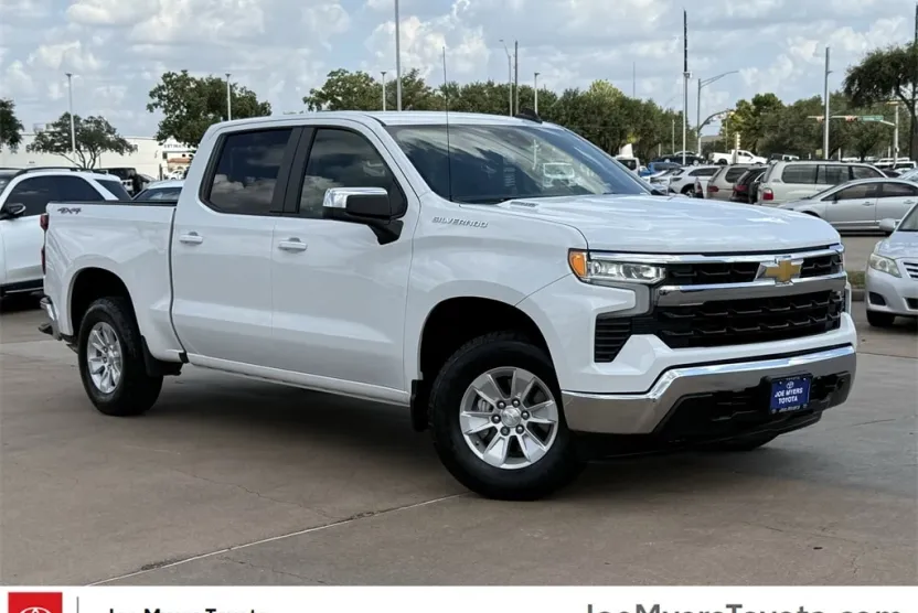 2024 Chevrolet Silverado 1500 LT photo 1