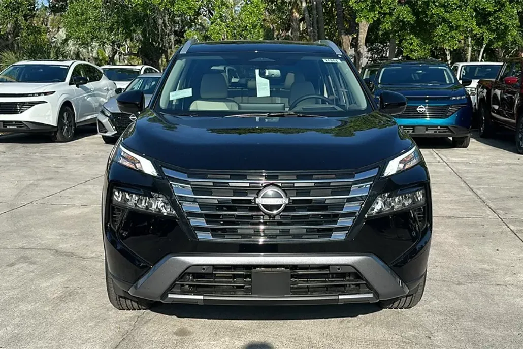 2025 Nissan Rogue SL photo 1