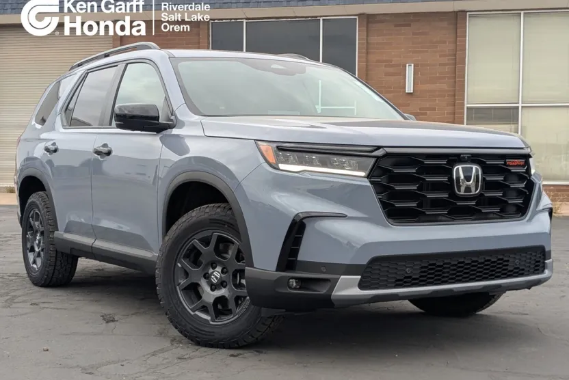 2025 Honda Pilot TrailSport photo 1
