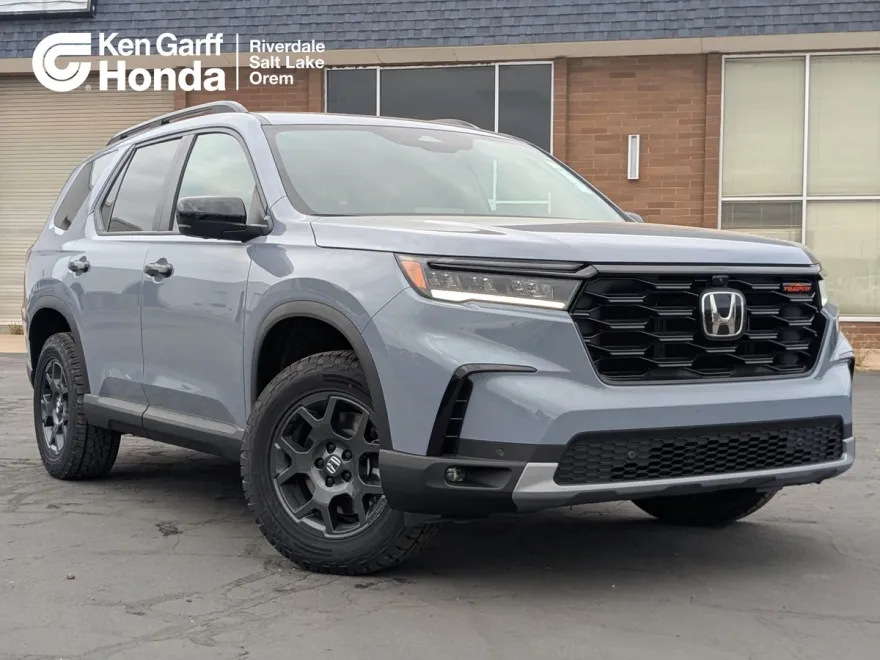 2025 Honda Pilot TrailSport photo 1