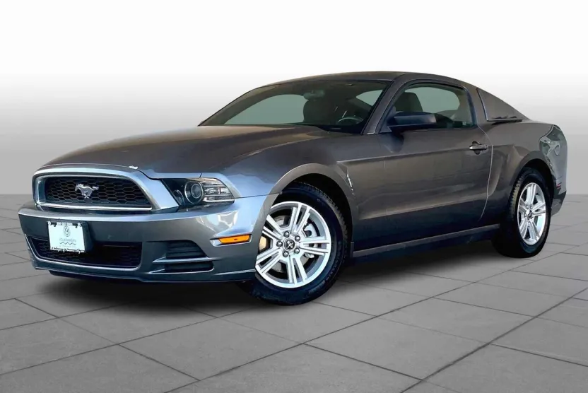 2013 Ford Mustang V6 photo 1