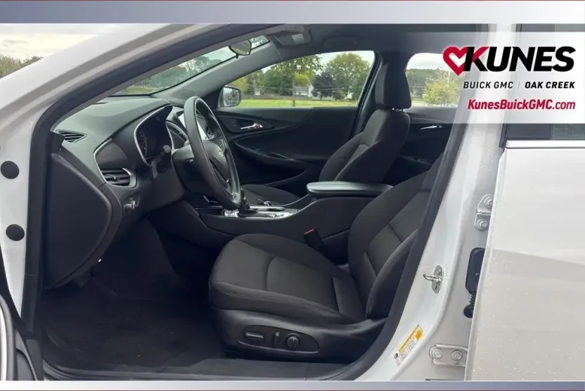 2023 Chevrolet Malibu 1LT photo 1