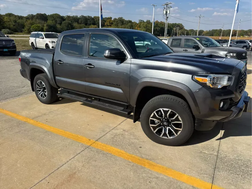 2022 Toyota Tacoma TRD Sport Double Cab V6 photo 1