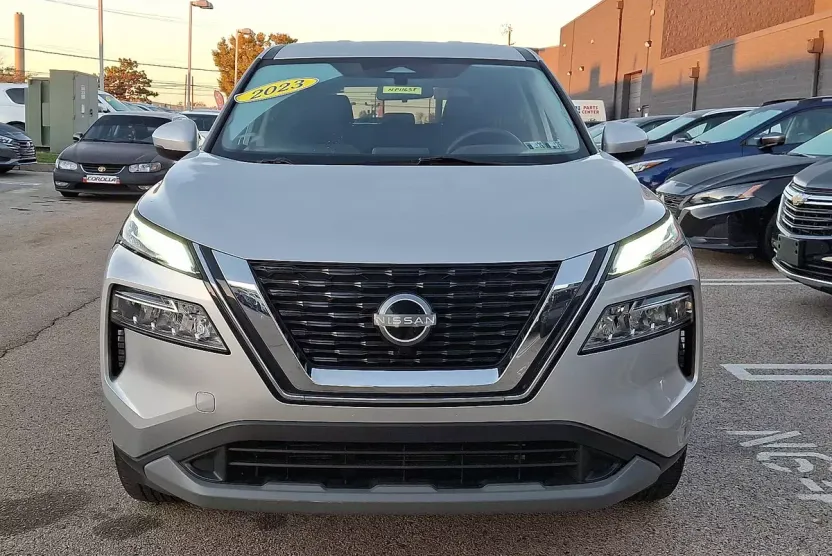 2023 Nissan Rogue SV photo 1