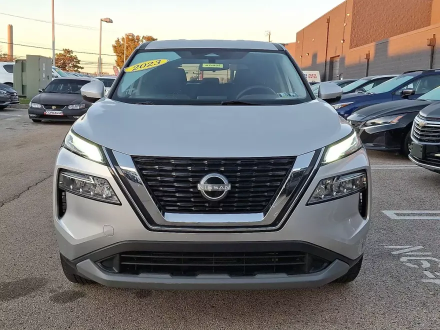 2023 Nissan Rogue SV photo 1