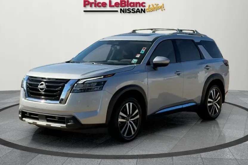 2023 Nissan Pathfinder Platinum photo 1