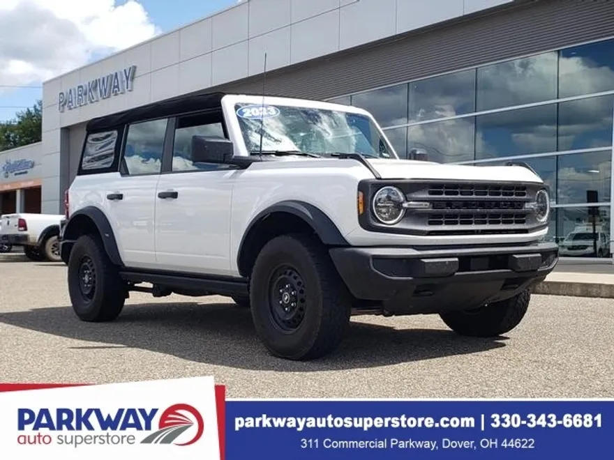 2023 Ford Bronco Base photo 1