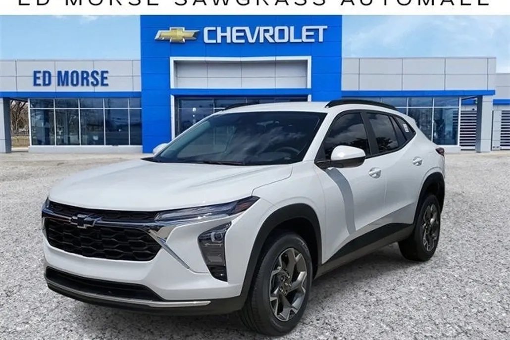 2025 Chevrolet Trax LT photo 1