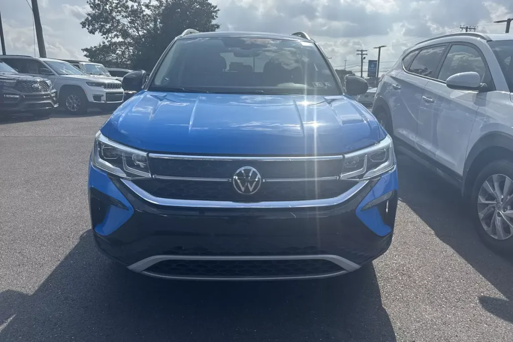 2023 Volkswagen Taos SEL photo 1