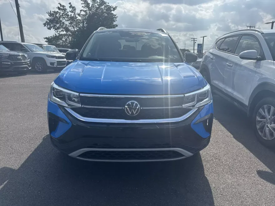 2023 Volkswagen Taos SEL photo 1