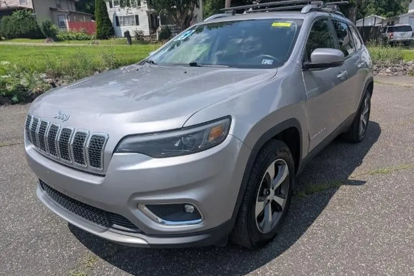 2019 Jeep Cherokee Base photo 1