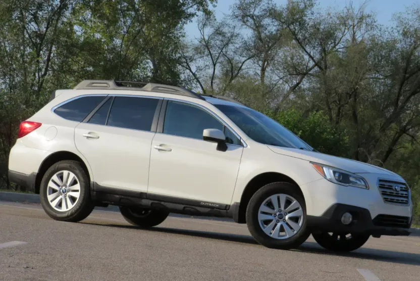 2015 Subaru Outback 2.5i Premium photo 1