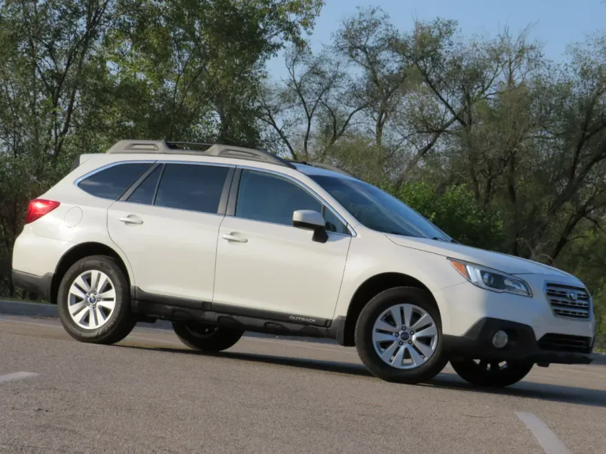 2015 Subaru Outback 2.5i Premium photo 1