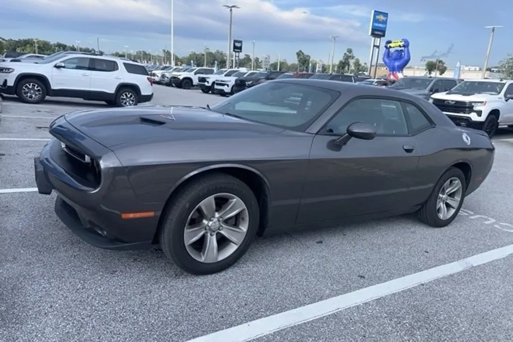 2020 Dodge Challenger SXT photo 1