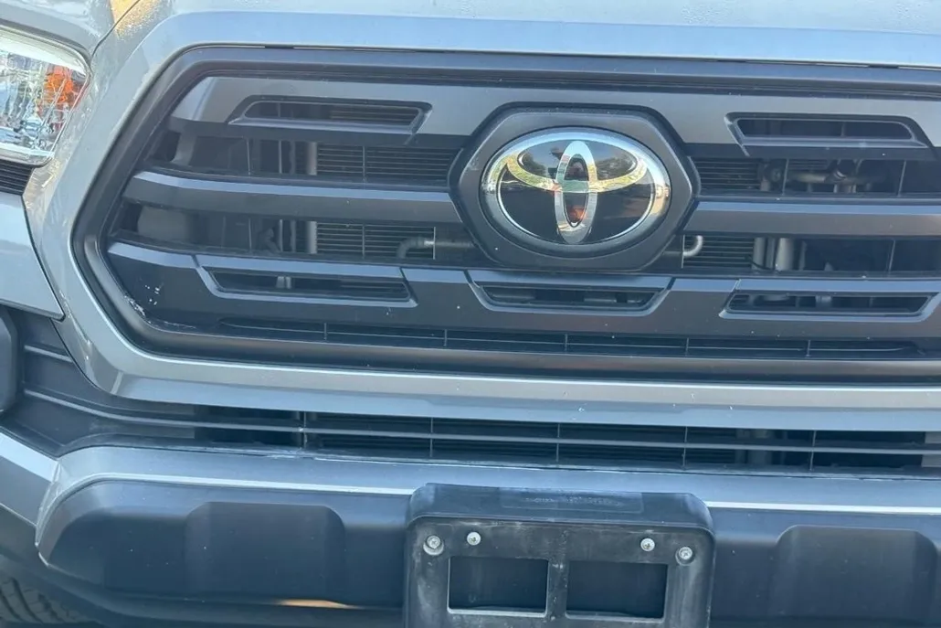 2019 Toyota Tacoma SR5 photo 1