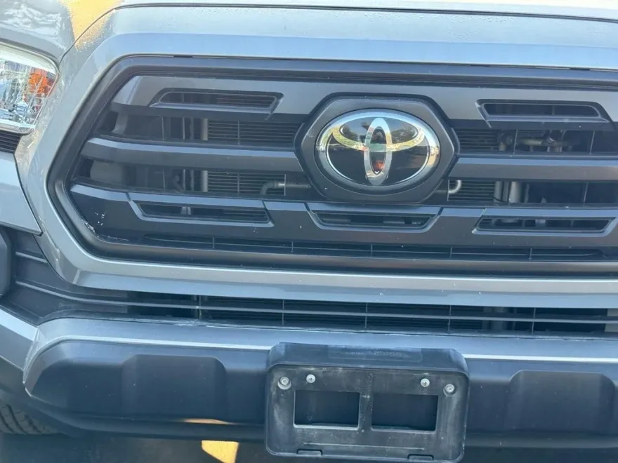 2019 Toyota Tacoma SR5 photo 1