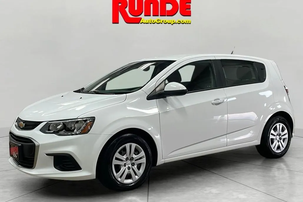 2019 Chevrolet Sonic LT photo 1