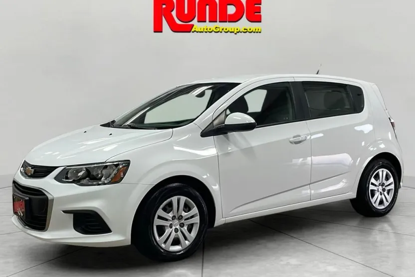 2019 Chevrolet Sonic LT photo 1