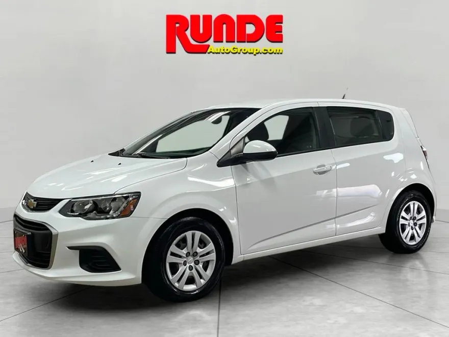 2019 Chevrolet Sonic LT photo 1