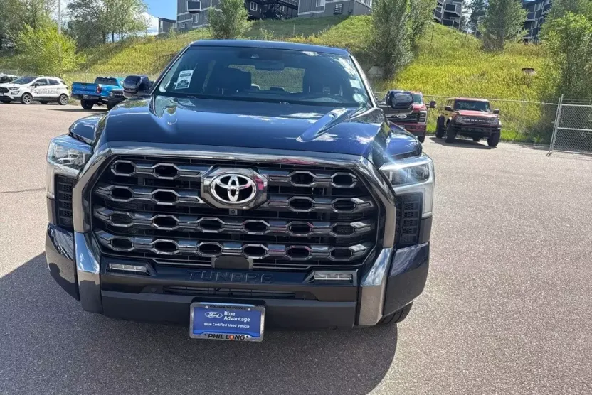 2023 Toyota Tundra Platinum photo 1
