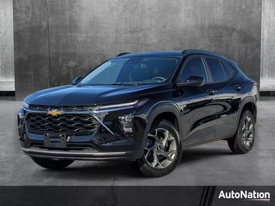 2025 Chevrolet Trax LT photo 1