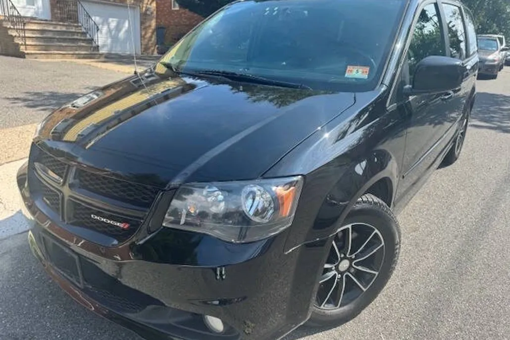 2017 Dodge Grand Caravan SXT photo 1