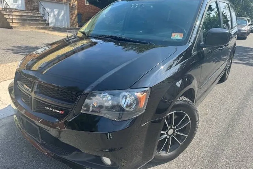 2017 Dodge Grand Caravan SXT photo 1