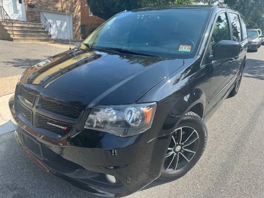 2017 Dodge Grand Caravan SXT photo 1