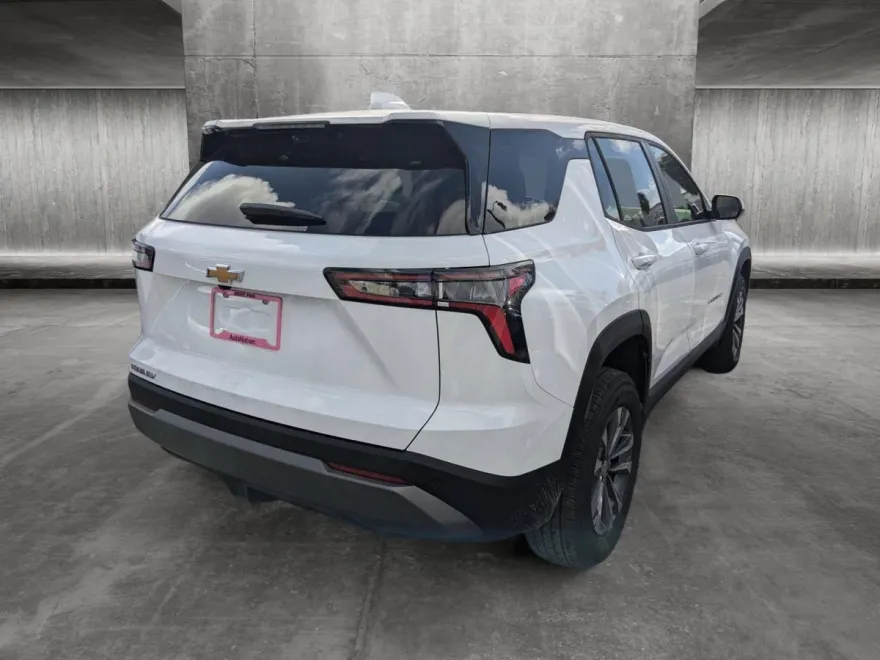 2025 Chevrolet Equinox LT photo 1