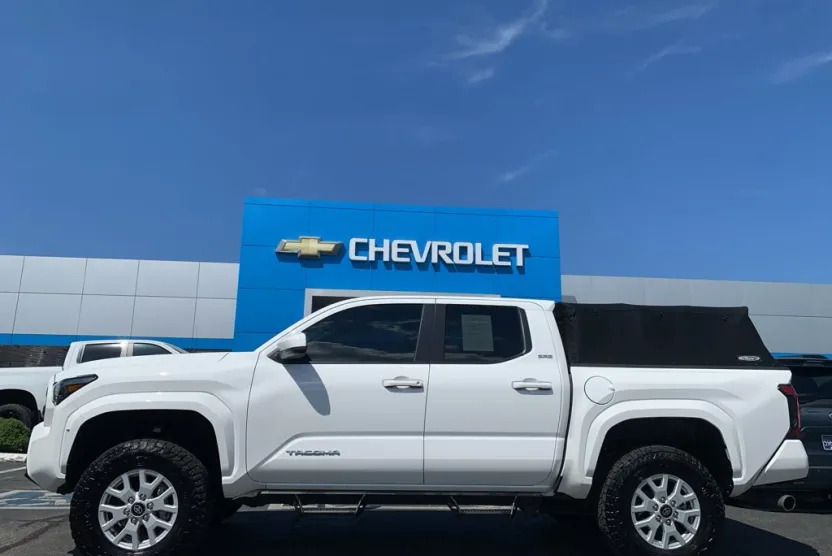 2024 Toyota Tacoma 4x4 SR5 photo 1