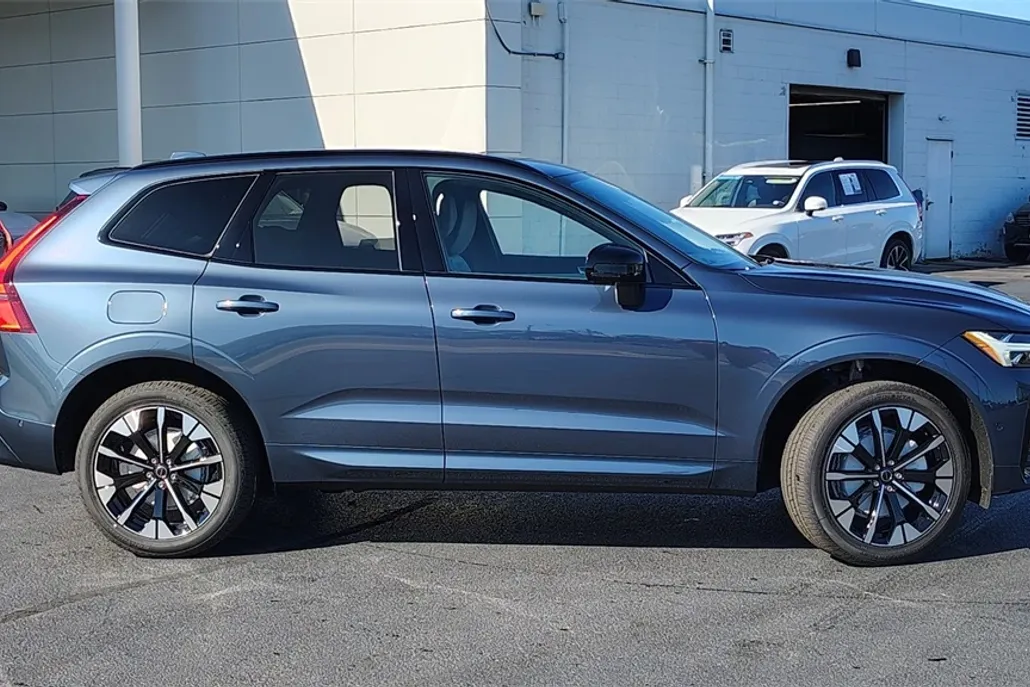 2026 Volvo XC60 B5 Plus photo 1