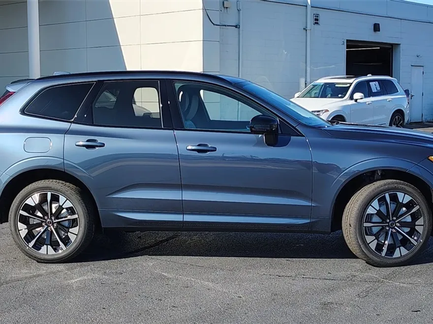 2026 Volvo XC60 B5 Plus photo 1