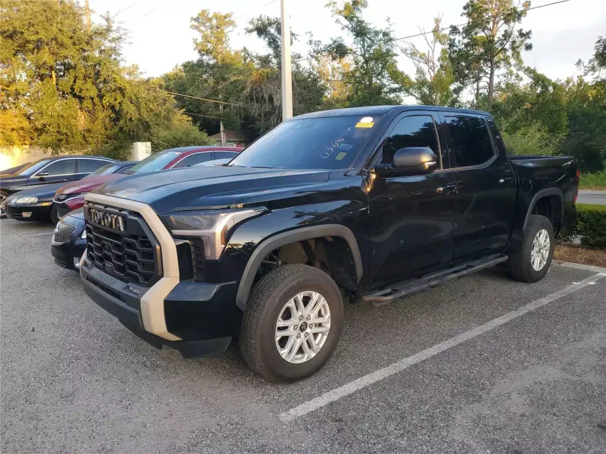 2022 Toyota Tundra SR5 CrewMax photo 1