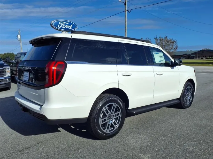 2025 Ford Expedition photo 1