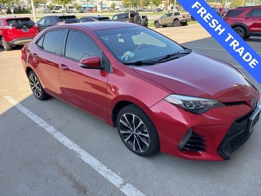 2017 Toyota Corolla SE photo 1